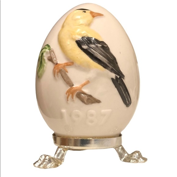 Vintage Goebel Egg w/Yellow Finch - Picture 1 of 3